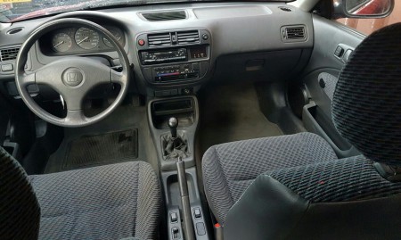 Honda civic 1.4i, bouwjaar 1997 , Apk t/m 01-06-2017 , Vermogen 90 pk , Brandstof benzine , Kleur Rood , Gewicht 940 kg , 3 Deurs , stuurbekr , Vele extra's , km stand 276.000 , Inruil mogelijk , Prijs € 1199,- 