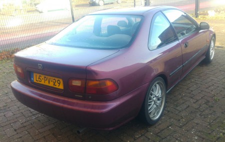 HONDA CIVIC COUPÉ 1.5 LSI  3de eigenaars auto ! -Bouwjaar: 1995 -Carrosserie: Coupe -APK tot: 27 maart 2017 -Brandstof:Benzine -Kilometerstand: 222.xxx km -Transmissie:Handgeschakeld -Gewicht: 998 kg -Motor: D15B7 -Vermogen: 101 pk -Prijs € 1550,-