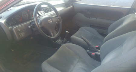HONDA CIVIC COUPÉ 1.5 LSI  3de eigenaars auto ! -Bouwjaar: 1995 -Carrosserie: Coupe -APK tot: 27 maart 2017 -Brandstof:Benzine -Kilometerstand: 222.xxx km -Transmissie:Handgeschakeld -Gewicht: 998 kg -Motor: D15B7 -Vermogen: 101 pk -Prijs € 1550,-