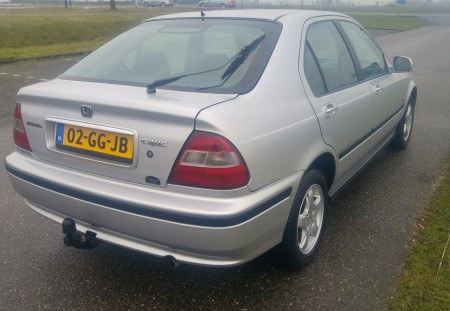 Honda civic 1.5 V-Tec E -van de 2de eigenaar. Boekjes aanwezig / Dealer onderhouden / Gr -Apk t/m 3 augustus 2017 -Kmstand: 260.093 km -Carrosserie: Hatchback -5 Deurs -Brandstofsoort: Benzine -Bouwjaar: 2000 -Transmissie: Handgeschakeld. Prijs € 1495,-