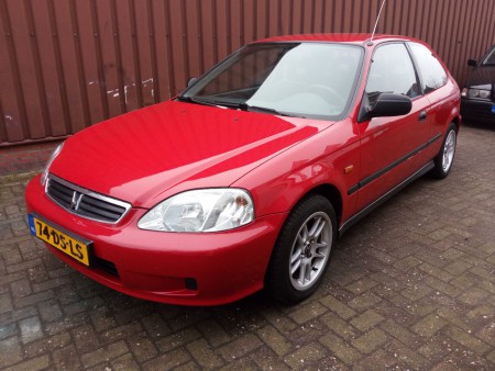 Honda civic 1.4i S Van 2de eigenaar-Zeer mooie auto- Apk November 2017 -Tellerstand: 206.364 (n.a.p) km -Carrosserie: Hatchback -Aantal deuren: 3 -Brandstofsoort: Benzine -Bouwjaar: 1999 -Transmissie: Handgeschakeld-Vermogen: 90 pk  -Prijs € 1495 ,-