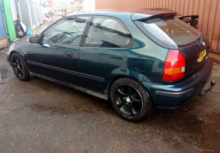Honda civic 1.4iS bouwjaar 1996 , Apk t/m 27-07-2017 , Vermogen 90 pk , Brandstof benzine , Kleur groen metallic, Gewicht 940 kg , 3 Deurs , stuurbekr , km stand 210.412 , Inruil mogelijk , Prijs € 1250,- 