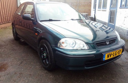 Honda civic 1.4iS bouwjaar 1996 , Apk t/m 27-07-2017 , Vermogen 90 pk , Brandstof benzine , Kleur groen metallic, Gewicht 940 kg , 3 Deurs , stuurbekr , km stand 210.412 , Inruil mogelijk , Prijs € 1250,- 