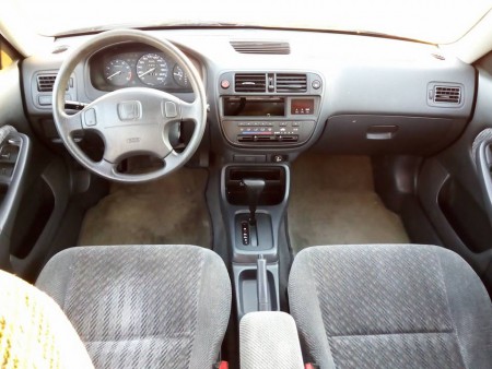 Honda civic 1.5i v-tec-Airco en electrisch pakket -Bouwjaar:1999-APK tot: 07-07- 2018-Brandstof:Benzine-Kmstand:249.023-Transmissie:Automaat-Vermogen:114 pk-Zeer netjes! inruil mogelijk. Prijs € 1350,-