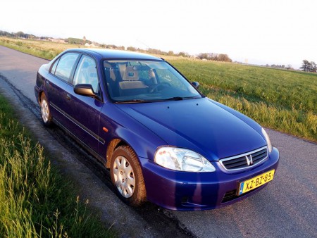 Honda civic 1.5i v-tec-Airco en electrisch pakket -Bouwjaar:1999-APK tot: 07-07- 2018-Brandstof:Benzine-Kmstand:249.023-Transmissie:Automaat-Vermogen:114 pk-Zeer netjes! inruil mogelijk. Prijs € 1350,-