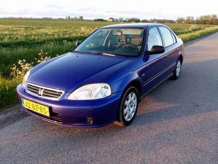 Honda civic 1.5i v-tec-Airco en electrisch pakket -Bouwjaar:1999-APK tot: 07-07- 2018-Brandstof:Benzine-Kmstand:249.023-Transmissie:Automaat-Vermogen:114 pk-Zeer netjes! inruil mogelijk. Prijs € 1350,-