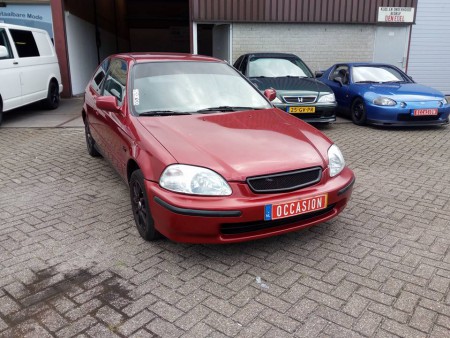Honda civic 1.5 Vtec-e- Kleur: Rood metallic- Kmstand:236.000 - Apk: 28-02-2018 - Transmissie: Handgeschakeld - Pittige en goedrijdende Honda - Prijs € 999,-