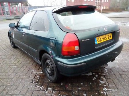 Honda civic 1.4i-_kmstand 220.000- Apk april 2018- niet hele mooie auto- Prijs € 400,-