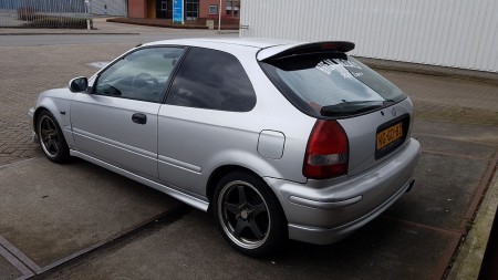 Honda civic 1.4i S - Veel extra's - Kleur: Zilver metallic- Kmstand:228.875 - Apk: 18-10-2018 - Transmissie: Handgeschakeld - Rijdt super !! - Prijs € 1800,-