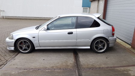 Honda civic 1.4i S - Veel extra's - Kleur: Zilver metallic- Kmstand:228.875 - Apk: 18-10-2018 - Transmissie: Handgeschakeld - Rijdt super !! - Prijs € 1800,-