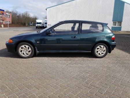 Honda Civic 1.5i Silverstone. "1ste eigenaar" Apk tot 14-11-2018-Tellerstand: 136.492 km met NAP-Vermogen: 66 kW (90 PK)-Roest en schadevrij- *Deze auto word verkocht aan een liefhebber*  Prijs € 2000,-